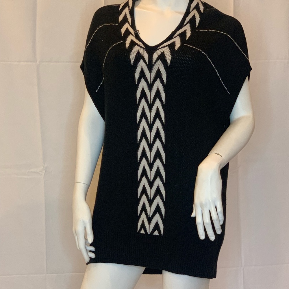 The Addison Story sleeveless black & white tunic